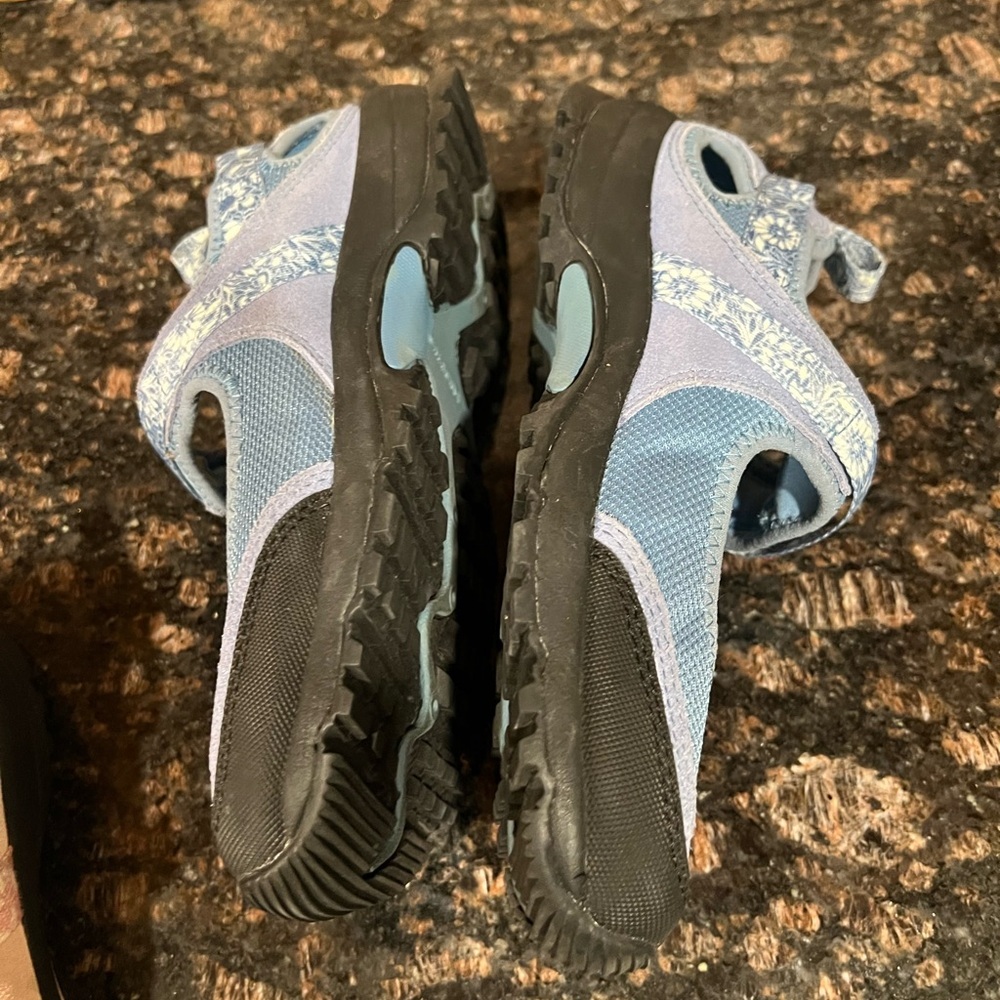 Lands Ends Woman’s Hiking Mary Jane Shoes Size 6 - Picture 3 of 5